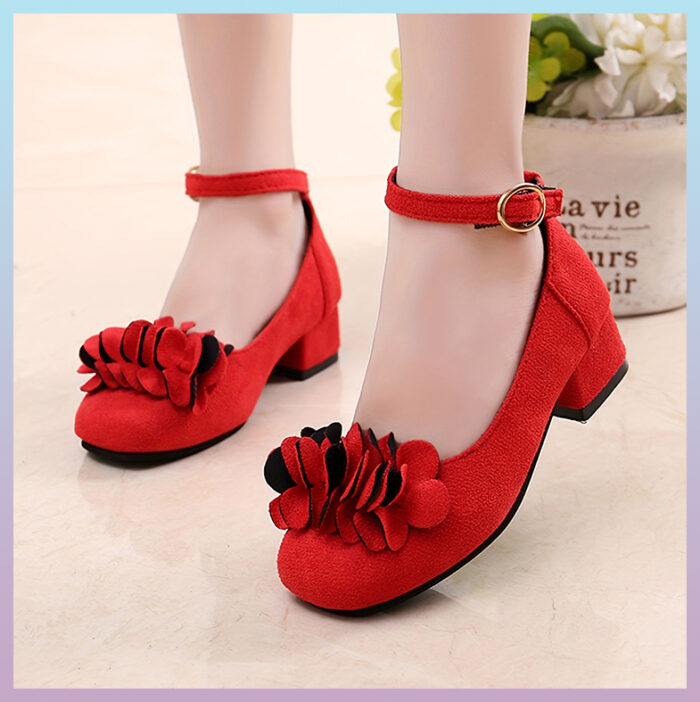 წითელი სადღესასწაულო ფეხსაცმელი